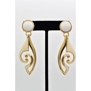 Daria Vintage Earrings White Cabochon Enamel Cream Gold Tone Signed 1980s BinBF